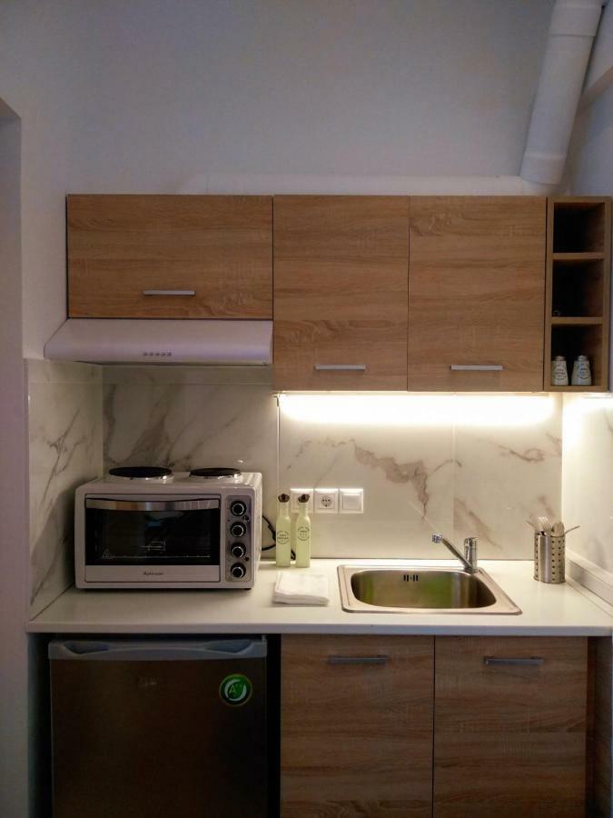 White Tundra Studio Athen Exterior foto